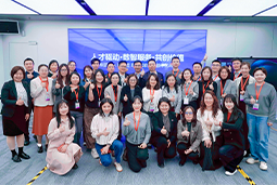 走进标杆现场，共探AI转型——腾博专业服务诚信本国际携手企业高管参访埃森哲智能运营中心